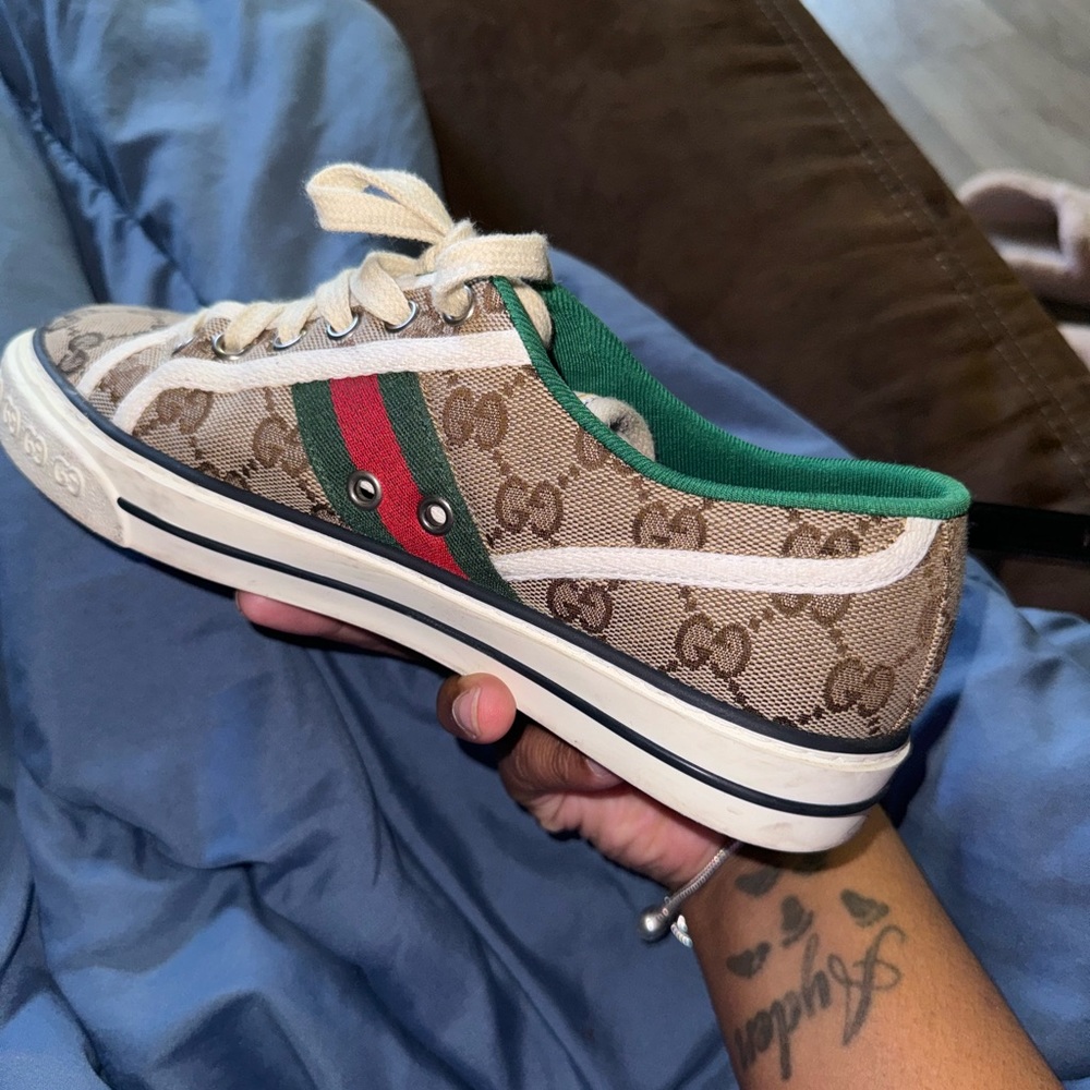 Real authentic Gucci shoes for women size 7.5 I will clean them up before ships